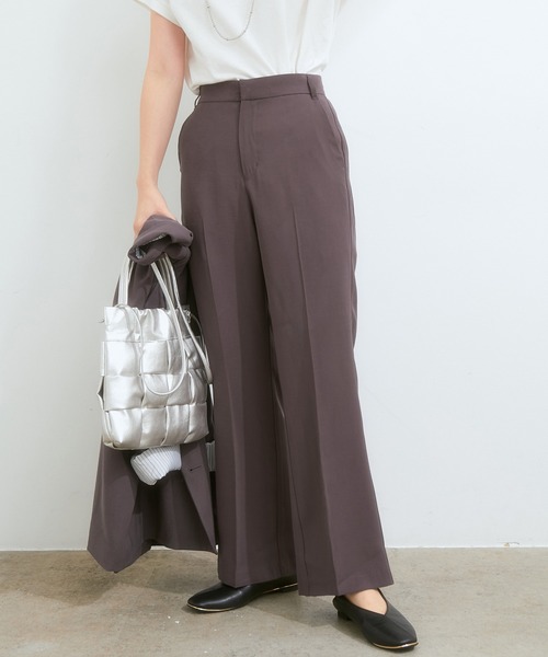 VIS（ビス）の「【セットアップ対応】柔らか質感。ピーチ起毛美脚フレアパンツ（スラックス・レディース・ダークブラウン/ベージュ系その他/モスグリーン・M/S）」の2枚目の写真