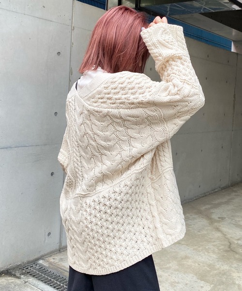 DouDou(ドゥドゥ)の「【WEB限定】パッチワークケーブル編みカーディガン(カーディガン/ボレロ・レディース・オフホワイト/グレイッシュベージュ・FREE)」の18枚目の写真