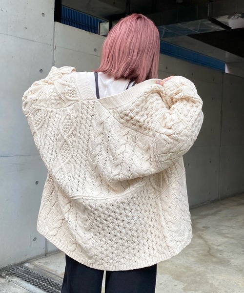 DouDou(ドゥドゥ)の「【WEB限定】パッチワークケーブル編みカーディガン(カーディガン/ボレロ・レディース・オフホワイト/グレイッシュベージュ・FREE)」の21枚目の写真