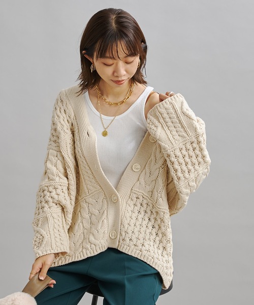 DouDou(ドゥドゥ)の「【WEB限定】パッチワークケーブル編みカーディガン(カーディガン/ボレロ・レディース・オフホワイト/グレイッシュベージュ・FREE)」の9枚目の写真