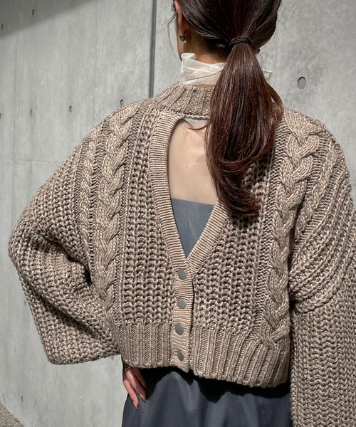 &g'aime（アンジェム）の「【&g’aime】バックデザインケーブルニット（ニット/セーター・レディース・チャコールグレー/ライトグレー/ベージュ・FREE）」の12枚目の写真