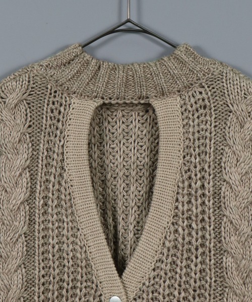 &g'aime（アンジェム）の「【&g’aime】バックデザインケーブルニット（ニット/セーター・レディース・チャコールグレー/ライトグレー/ベージュ・FREE）」の8枚目の写真