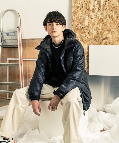 NANGA(ナンガ)の「NANGA × KRIFF MAYER コラボ 日本製 国産オーロラテックスライトトレイルダウンジャケット 河田フェザー 軽量 防寒 撥水 抗菌 防臭(ダウンジャケット/コート・メンズ・ベージュ/チャコール・M/L/XL)」の2枚目の写真