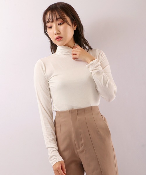 FUNALIVE(ファンアライブ)の「PAGE ONE 無地タートル長袖Tシャツ(Tシャツ/カットソー・レディース・オフホワイト/ブラック/ダークグレー/ネイビー・FREE)」の2枚目の写真