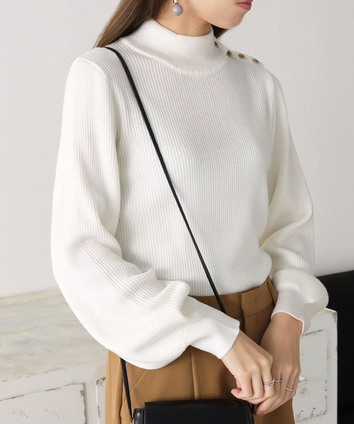 HER CLOSET（ハークローゼット）の「【shemoshelly】WEB限定洗えるアシメショルダーボタンハイネックリブニット（ニット/セーター・レディース・ホワイト/ブラック/アッシュブラウン/グリーン/ブルーパープル・M）」の10枚目の写真