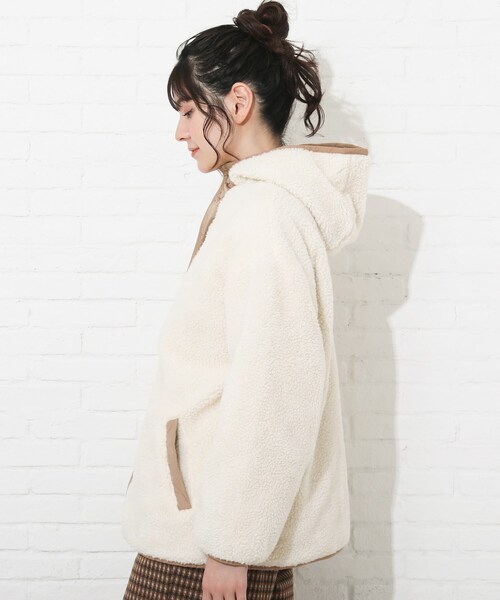 Cutie Blonde（キューティーブロンド）の「◆【S-LL】リバーシブルキルトボアフードブルゾン（ブルゾン・レディース・ベージュ/オフホワイト/ブラウン系その他・01/02/03/04）」の5枚目の写真