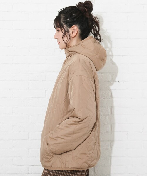 Cutie Blonde（キューティーブロンド）の「◆【S-LL】リバーシブルキルトボアフードブルゾン（ブルゾン・レディース・ベージュ/オフホワイト/ブラウン系その他・01/02/03/04）」の14枚目の写真