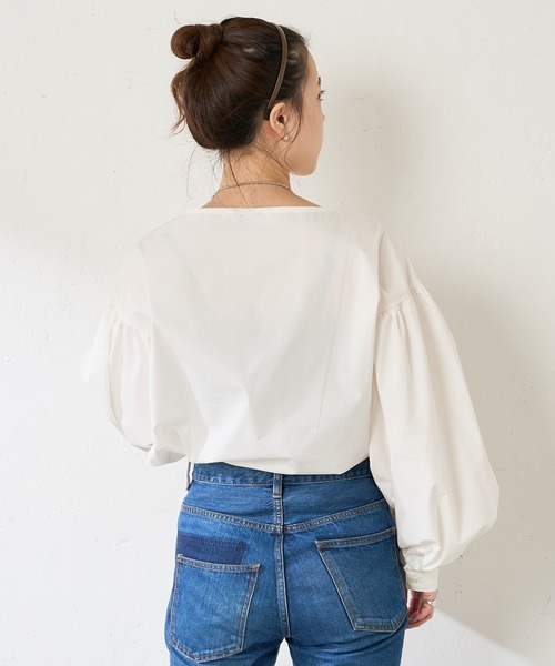 SHENERY（シーナリー）の「ギャザーパフスリーブブラウス（シャツ/ブラウス・レディース・ベージュ/オフホワイト・FREE）」の7枚目の写真