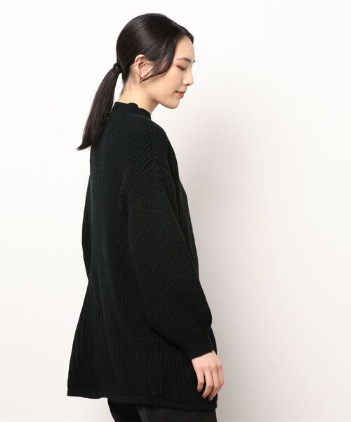 ANDGEEBEE（アンジービー）の「ボタンアシメニット（ニット/セーター・レディース・ブラック/アイボリー・MEDIUM）」の5枚目の写真