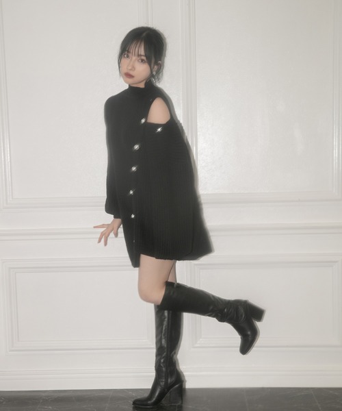 ANDGEEBEE（アンジービー）の「ボタンアシメニット（ニット/セーター・レディース・ブラック/アイボリー・MEDIUM）」の2枚目の写真