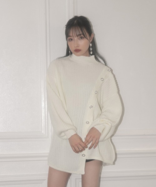 ANDGEEBEE（アンジービー）の「ボタンアシメニット（ニット/セーター・レディース・ブラック/アイボリー・MEDIUM）」の18枚目の写真