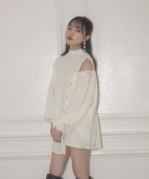 ANDGEEBEE（アンジービー）の「ボタンアシメニット（ニット/セーター・レディース・ブラック/アイボリー・MEDIUM）」の13枚目の写真