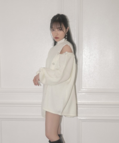 ANDGEEBEE（アンジービー）の「ボタンアシメニット（ニット/セーター・レディース・ブラック/アイボリー・MEDIUM）」の3枚目の写真