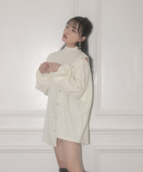 ANDGEEBEE（アンジービー）の「ボタンアシメニット（ニット/セーター・レディース・ブラック/アイボリー・MEDIUM）」の10枚目の写真