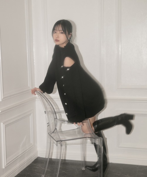 ANDGEEBEE（アンジービー）の「ボタンアシメニット（ニット/セーター・レディース・ブラック/アイボリー・MEDIUM）」の9枚目の写真