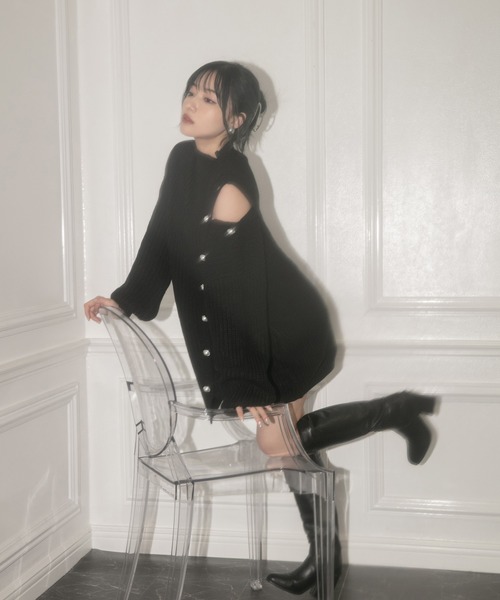 ANDGEEBEE（アンジービー）の「ボタンアシメニット（ニット/セーター・レディース・ブラック/アイボリー・MEDIUM）」の7枚目の写真