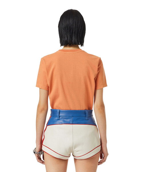 DIESEL(ディーゼル)の「レディース Tシャツ 半袖 クルーネック ロゴグラフィック(Tシャツ/カットソー・レディース・イエロー/ホワイト/オレンジ・LARGE/MEDIUM/SMALL/X-SMALL)」の8枚目の写真