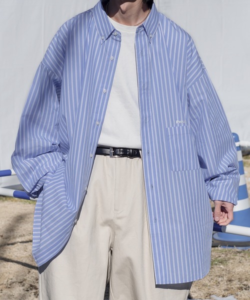 Perushu(ペルーシュ)の「オーバーサイズストライプシャツ(シャツ/ブラウス・メンズ・ホワイト/サックスブルー/ピンク/イエロー・MEDIUM/LARGE)」の2枚目の写真