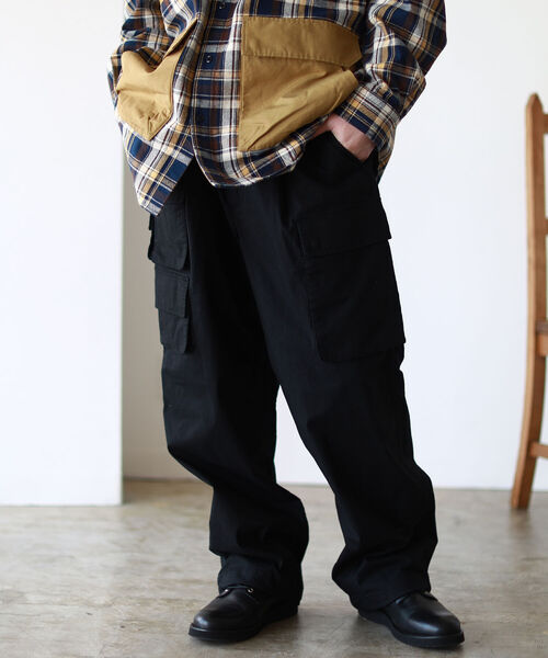 BEAMS(ビームス)の「BEAMS / バルーン カーゴ パンツ(カーゴパンツ・メンズ・ブラック/オリーブ・SMALL/MEDIUM/LARGE/X-LARGE)」の1枚目の写真