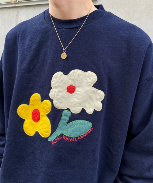 WHO'S WHO gallery（フーズフーギャラリー）の「【BLESS YOU/ブレスユー】センターフラワー刺繍クルースウェット（スウェット・メンズ・ネイビー/サーモンピンク/アッシュグレー/サックスブルー・FREE）」の5枚目の写真