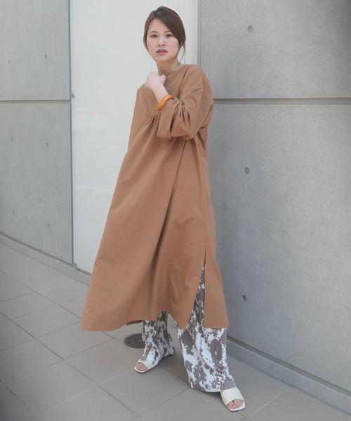 CORNERS(コーナーズ)の「リネンタッチキーネックワンピース(ワンピース・レディース・ブラック/マスタード/モカ/ベージュ系その他・M)」の1枚目の写真