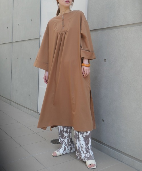 CORNERS(コーナーズ)の「リネンタッチキーネックワンピース(ワンピース・レディース・ブラック/マスタード/モカ/ベージュ系その他・M)」の9枚目の写真