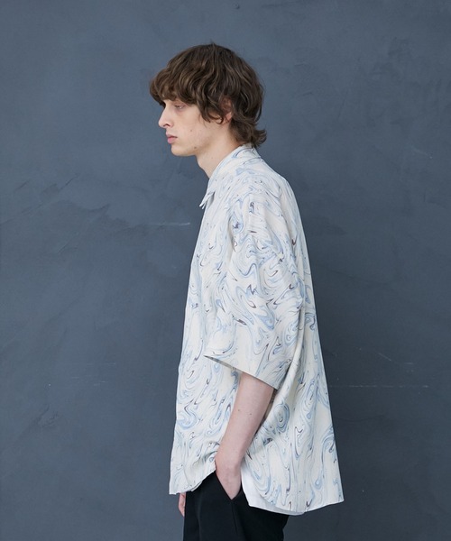 PUBLIC TOKYO（パブリックトウキョウ）の「Variousマルチプリント総柄オーバーシャツ（シャツ/ブラウス・メンズ・ネイビー/カーキ/ホワイト/サックスブルー/ブラック/ホワイト系その他2/ブルー/ブラック系その他/ベージュ・1/2）」の19枚目の写真