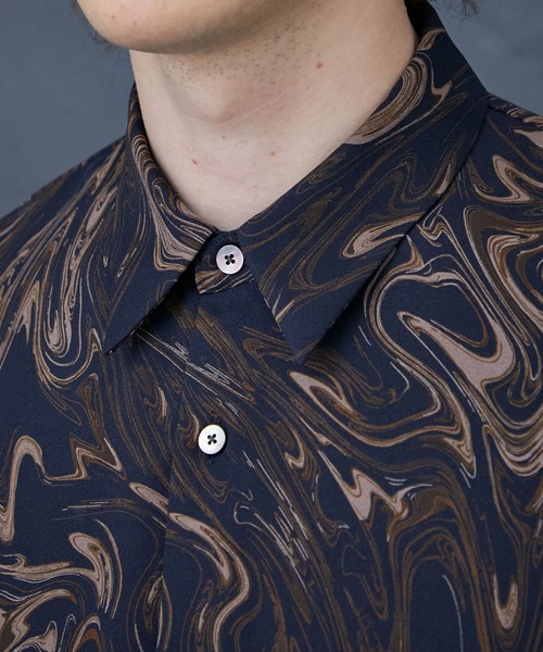 PUBLIC TOKYO（パブリックトウキョウ）の「Variousマルチプリント総柄オーバーシャツ（シャツ/ブラウス・メンズ・ネイビー/カーキ/ホワイト/サックスブルー/ブラック/ホワイト系その他2/ブルー/ブラック系その他/ベージュ・1/2）」の16枚目の写真