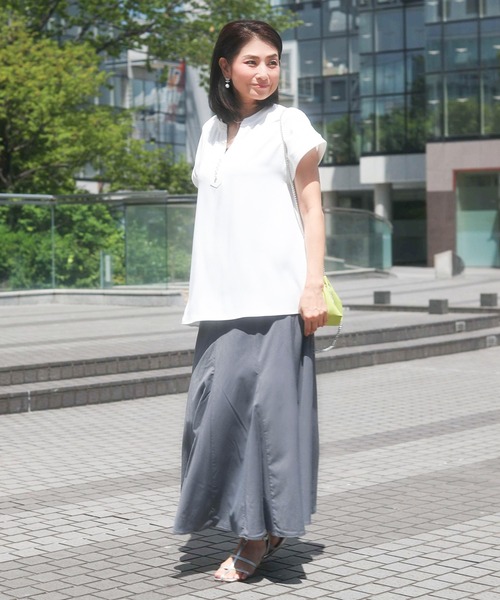 Emma Taylor(エマテイラー)の「【楽シリーズ】イージーケアパール釦キーネックブラウス(シャツ/ブラウス・レディース・ホワイト/ベージュ/ブラック/ブルー/ライトグレー/ネイビー・FREE/FS)」の12枚目の写真