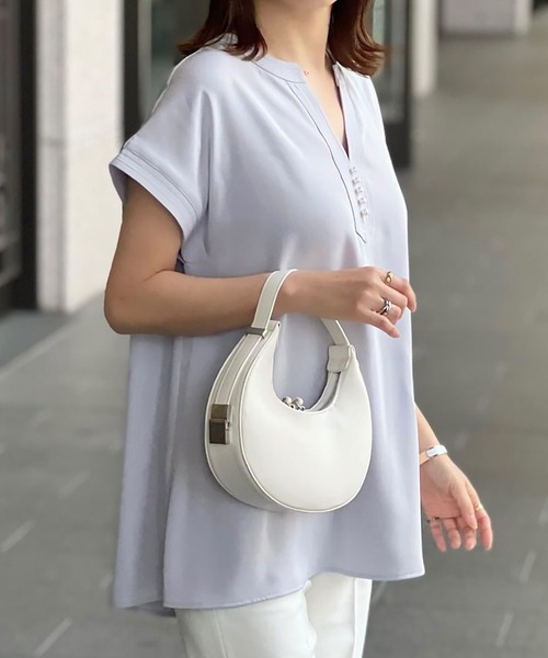 Emma Taylor(エマテイラー)の「【楽シリーズ】イージーケアパール釦キーネックブラウス(シャツ/ブラウス・レディース・ホワイト/ベージュ/ブラック/ブルー/ライトグレー/ネイビー・FREE/FS)」の17枚目の写真