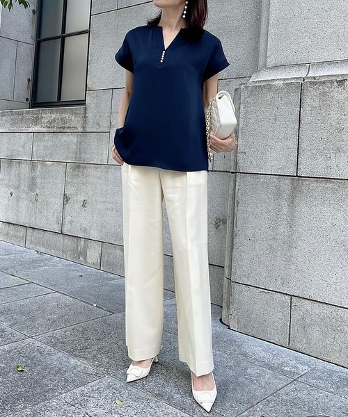 Emma Taylor(エマテイラー)の「【楽シリーズ】イージーケアパール釦キーネックブラウス(シャツ/ブラウス・レディース・ホワイト/ベージュ/ブラック/ブルー/ライトグレー/ネイビー・FREE/FS)」の22枚目の写真