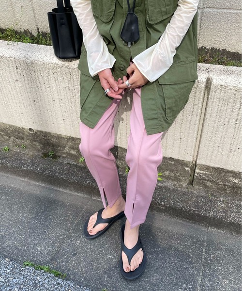 feepur(フェピュール)の「【TALLサイズあり】センタースリットカラーパンツ(スラックス・レディース・ブラック/レッド/ピンク/グリーン/アイボリー/グリーン系その他・MEDIUM/TALL)」の6枚目の写真