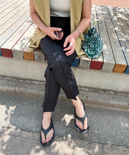 feepur(フェピュール)の「【TALLサイズあり】センタースリットカラーパンツ(スラックス・レディース・ブラック/レッド/ピンク/グリーン/アイボリー/グリーン系その他・MEDIUM/TALL)」の3枚目の写真