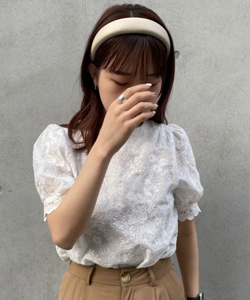 Voyage titty&Co.PETIT(ボヤージュティティアンドコープチ)の「【Voyage titty&Co. PETIT】フラワー刺繍シアートップス(シャツ/ブラウス・レディース・ホワイト・FREE)」の3枚目の写真