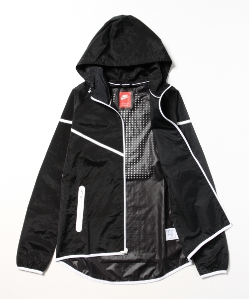 BEAMS BOY(ビームスボーイ)の「NIKE / テック エアロシールド ウィンドランナー(ブルゾン・レディース・ホワイト/ブラック・ONE SIZE)」の17枚目の写真