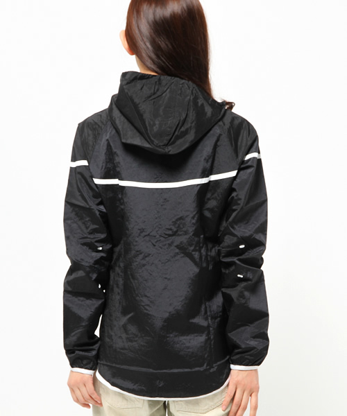 BEAMS BOY(ビームスボーイ)の「NIKE / テック エアロシールド ウィンドランナー(ブルゾン・レディース・ホワイト/ブラック・ONE SIZE)」の10枚目の写真