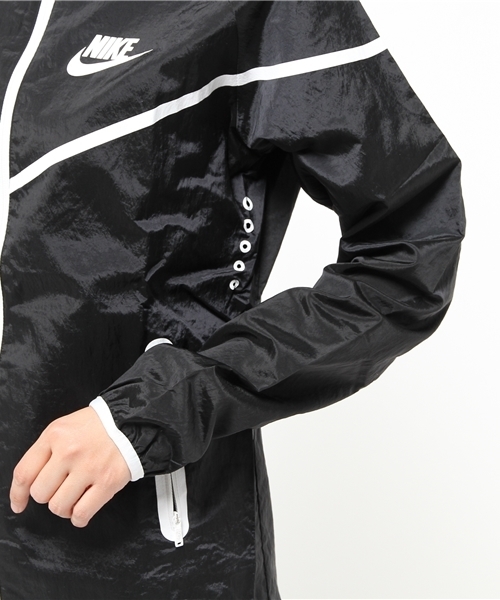 BEAMS BOY(ビームスボーイ)の「NIKE / テック エアロシールド ウィンドランナー(ブルゾン・レディース・ホワイト/ブラック・ONE SIZE)」の13枚目の写真