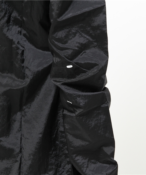 BEAMS BOY(ビームスボーイ)の「NIKE / テック エアロシールド ウィンドランナー(ブルゾン・レディース・ホワイト/ブラック・ONE SIZE)」の6枚目の写真