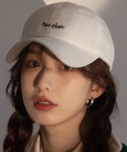 DAY CLOSET（デイ クローゼット）の「レディース 折り畳めるUPF50+ロゴキャップ（キャップ・レディース・ブラック/クリーム/ネイビー/ホワイト/オリーブ・ONE SIZE）」の2枚目の写真