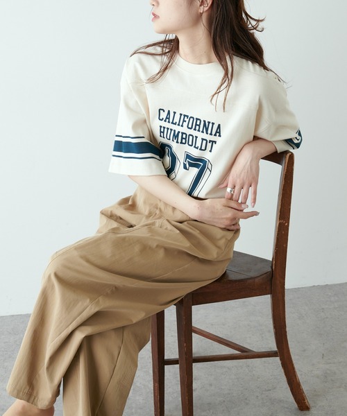 PUAL CE CIN（ピュアルセシン）の「フットボールTシャツ（Tシャツ/カットソー・レディース・グリーン/ナチュラル/グレイッシュベージュ・FREE）」の4枚目の写真