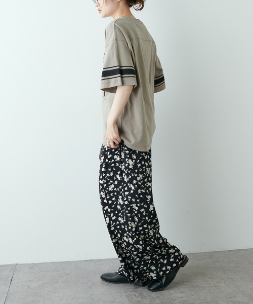 PUAL CE CIN（ピュアルセシン）の「フットボールTシャツ（Tシャツ/カットソー・レディース・グリーン/ナチュラル/グレイッシュベージュ・FREE）」の12枚目の写真