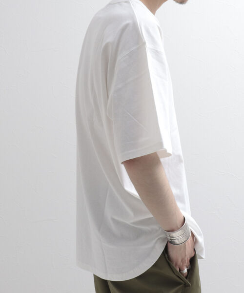 GLOSTER(グロスター)の「【GLOSTER/グロスター】レイヤードラウンドTシャツ 《レイヤードコーデに最適》(Tシャツ/カットソー・メンズ・チャコールグレー/オフホワイト/イエロー/ミント/グレイッシュベージュ・M/L/XL)」の6枚目の写真