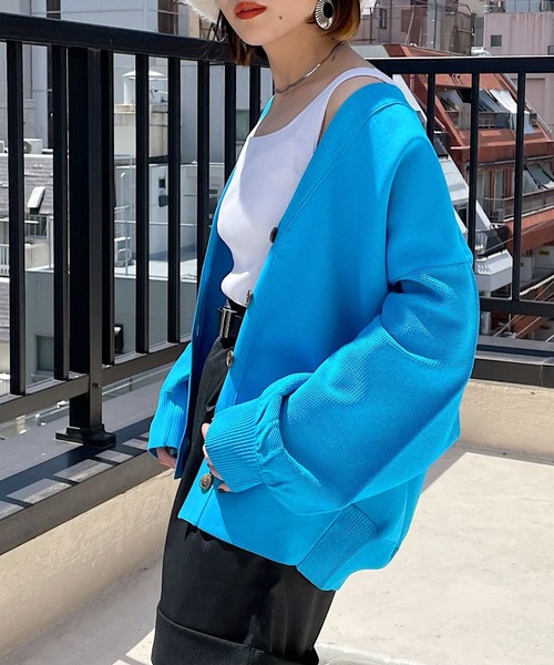 PAGEBOY（ページボーイ）の「スポンジコクーンVネックカーディガン（カーディガン/ボレロ・レディース・オフホワイト/ブラック/ブラウン系その他/ブルー系その他/オレンジ/ターコイズブルー・FREE）」の5枚目の写真