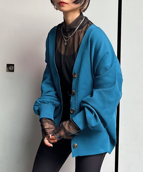 PAGEBOY（ページボーイ）の「スポンジコクーンVネックカーディガン（カーディガン/ボレロ・レディース・オフホワイト/ブラック/ブラウン系その他/ブルー系その他/オレンジ/ターコイズブルー・FREE）」の4枚目の写真