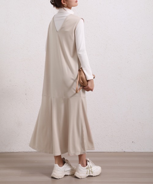 Coo+i（クーイ）の「2WAYマーメードロングワンピース Vネック（ワンピース・レディース・ネイビー/ブラック/ベージュ/グレー/モカ/カーキ・M/L）」の2枚目の写真