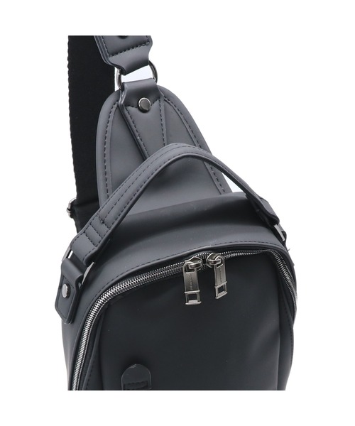 GUSCIO UOMO（グッシオ ウォーモ）の「【グッシオ ウォーモ】ボディバッグ　左右両かけ　ワンショルダー　PUレザー（ボディバッグ/ウエストポーチ・メンズ・ブラック/ネイビー/グレー/キャメル・FREE）」の8枚目の写真