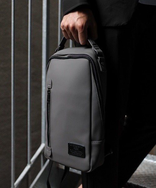 GUSCIO UOMO（グッシオ ウォーモ）の「【グッシオ ウォーモ】ボディバッグ　左右両かけ　ワンショルダー　PUレザー（ボディバッグ/ウエストポーチ・メンズ・ブラック/ネイビー/グレー/キャメル・FREE）」の18枚目の写真