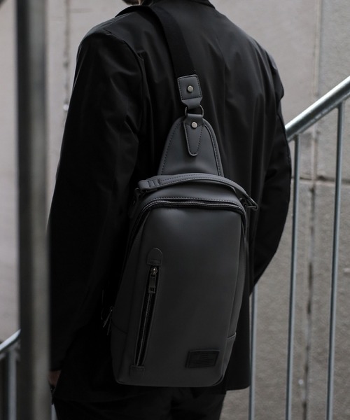 GUSCIO UOMO（グッシオ ウォーモ）の「【グッシオ ウォーモ】ボディバッグ　左右両かけ　ワンショルダー　PUレザー（ボディバッグ/ウエストポーチ・メンズ・ブラック/ネイビー/グレー/キャメル・FREE）」の19枚目の写真