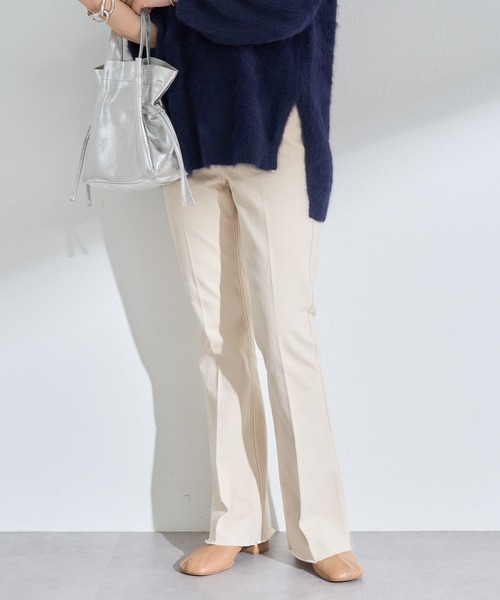 SHENERY（シーナリー）の「センタープレスフレアデニムパンツ(Beige)（デニムパンツ・レディース・ベージュ・38/36）」の15枚目の写真