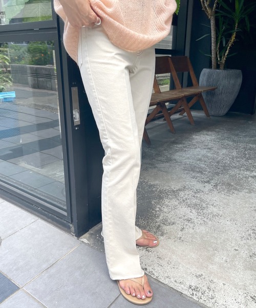 SHENERY（シーナリー）の「センタープレスフレアデニムパンツ(Beige)（デニムパンツ・レディース・ベージュ・38/36）」の14枚目の写真